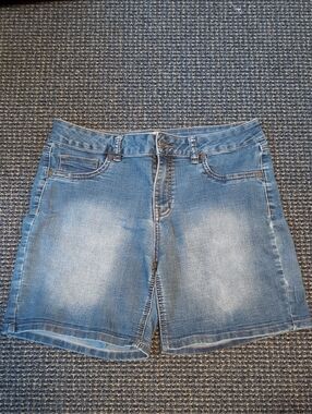 Women's Blue Denim Shorts - Casual Mid-Rise